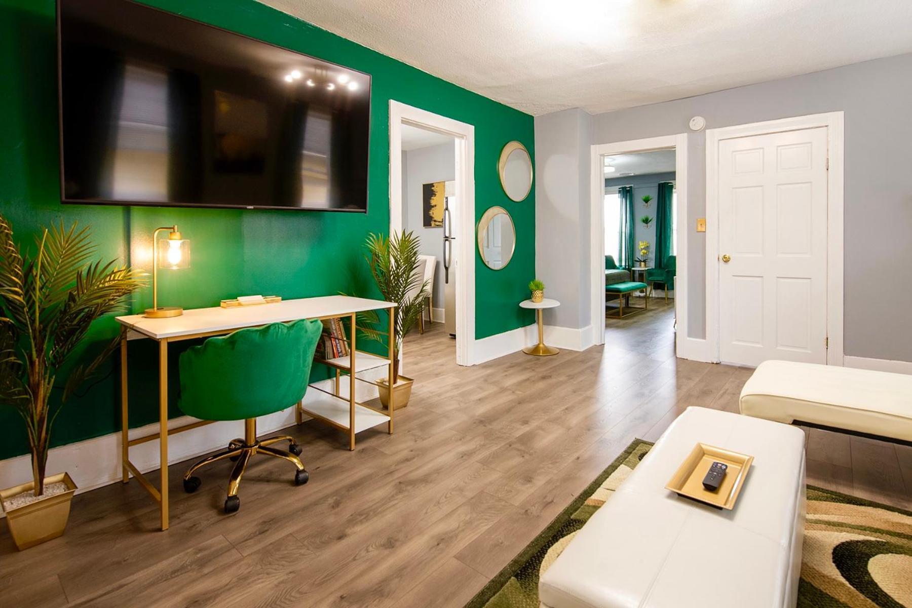 The Tremont Emerald - By Christmas Story House - Historic Charm & Modern Comfort Near Downtown With Parking, 300Mb Wifi & Self Check-In Cleveland Exterior foto