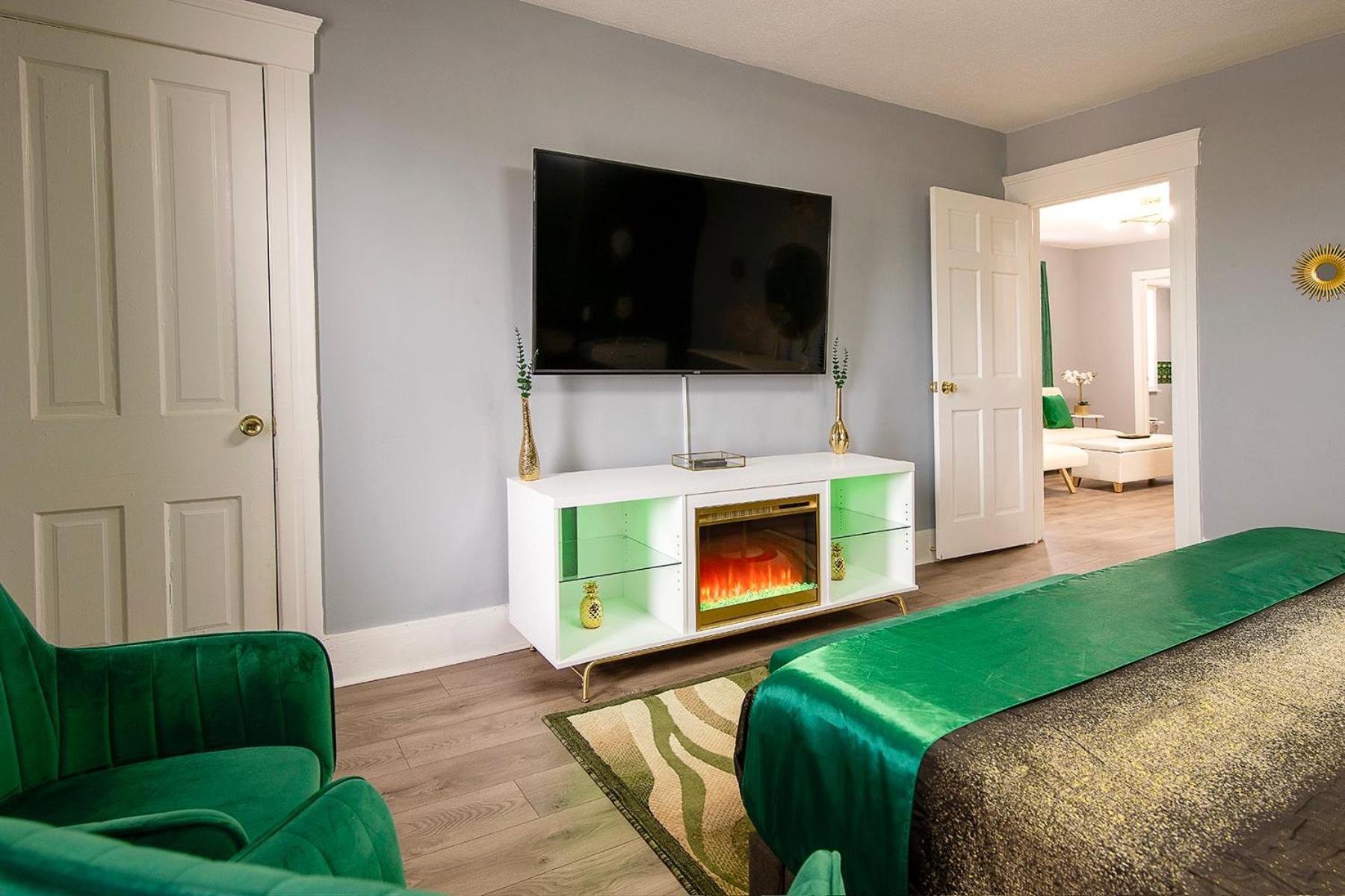The Tremont Emerald - By Christmas Story House - Historic Charm & Modern Comfort Near Downtown With Parking, 300Mb Wifi & Self Check-In Cleveland Exterior foto
