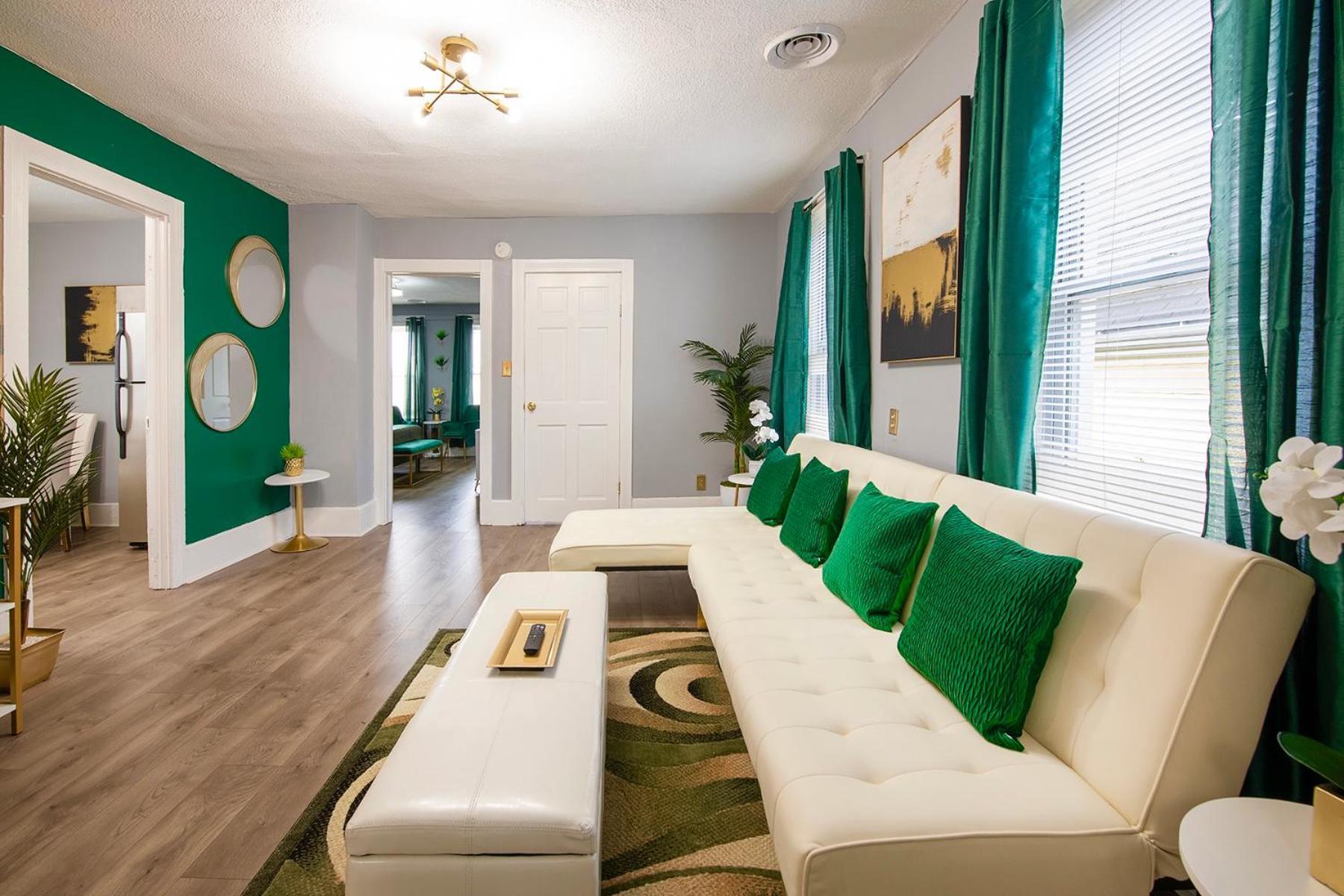 The Tremont Emerald - By Christmas Story House - Historic Charm & Modern Comfort Near Downtown With Parking, 300Mb Wifi & Self Check-In Cleveland Exterior foto
