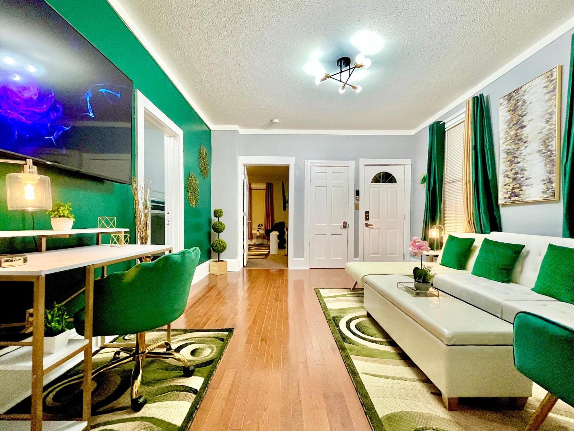 The Tremont Emerald - By Christmas Story House - Historic Charm & Modern Comfort Near Downtown With Parking, 300Mb Wifi & Self Check-In Cleveland Exterior foto
